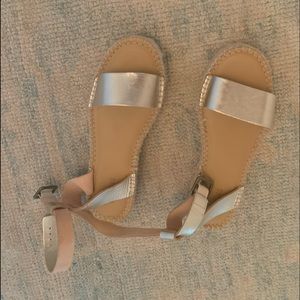 Gold saludos- worn once 1 inch platform